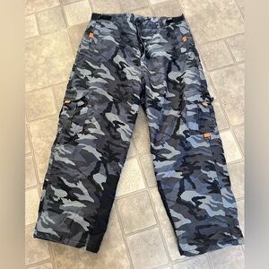 Men’s XL No Boundaries camo snow pants
